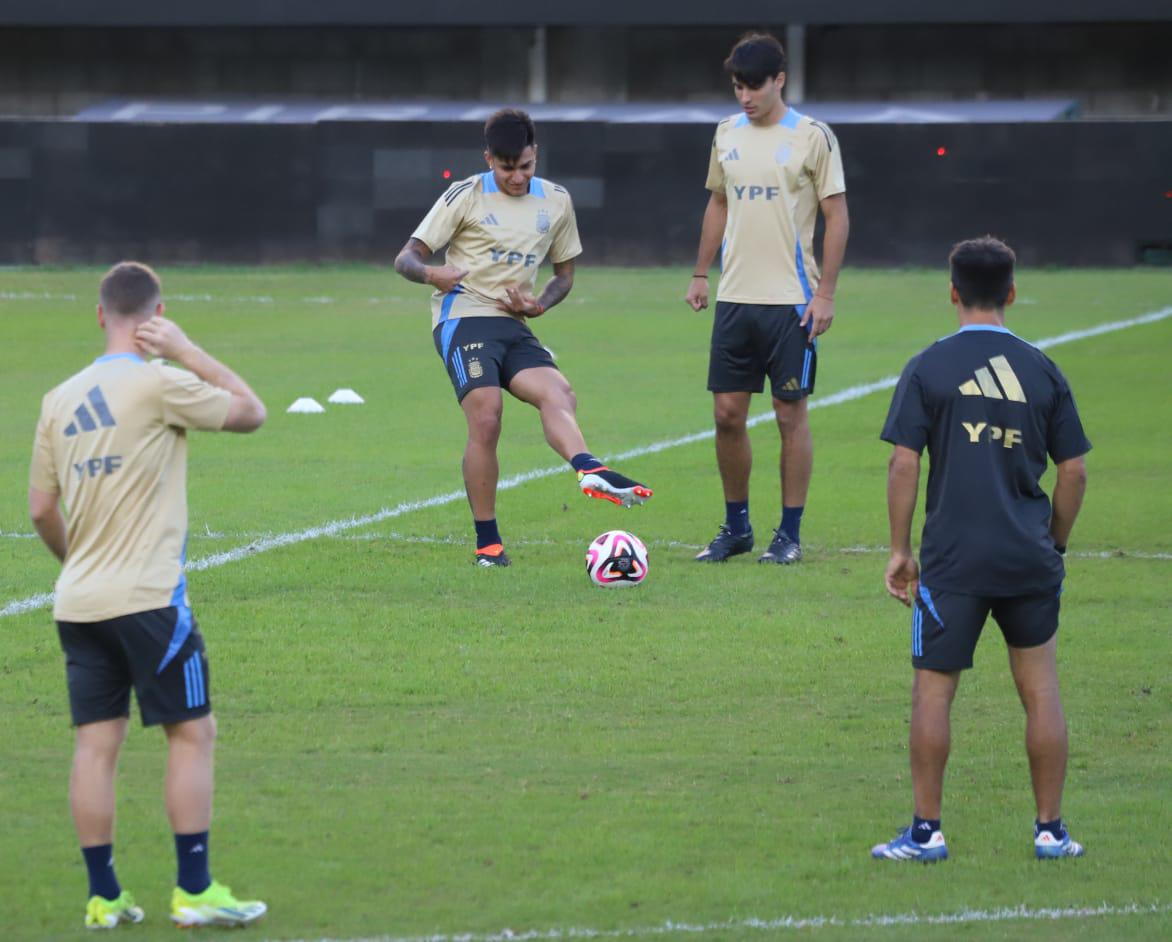 $!Entrena y reconoce terreno Argentina Sub 23 en el Estadio El Encanto