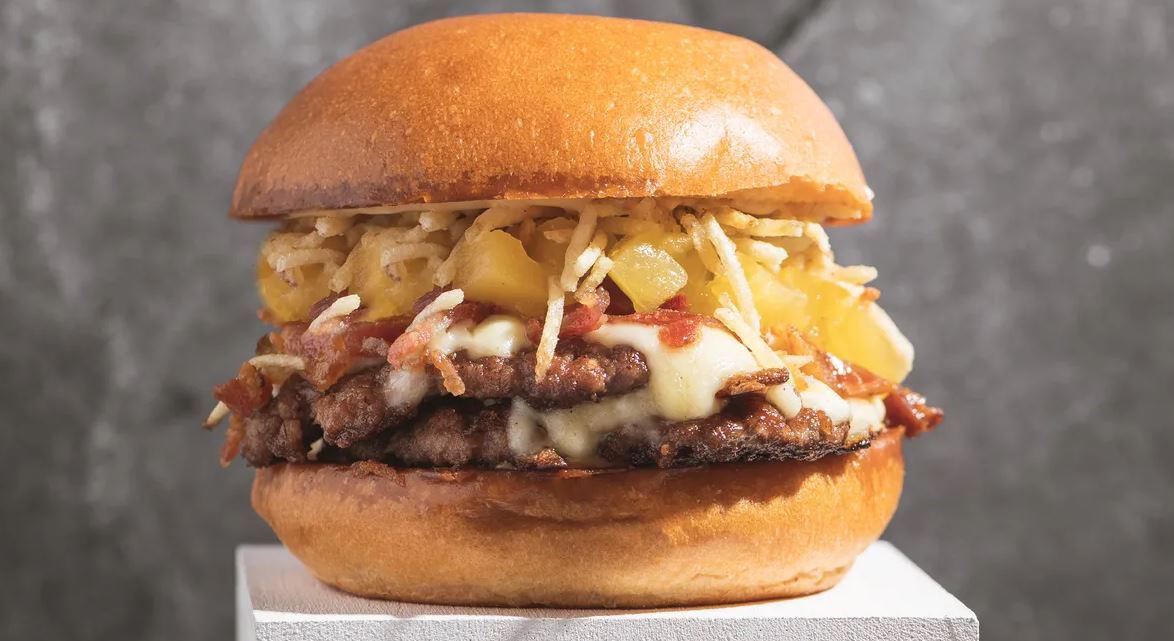 $!Lanza Maluma su propia marca de hamburguesas llamadas ‘Dembow’