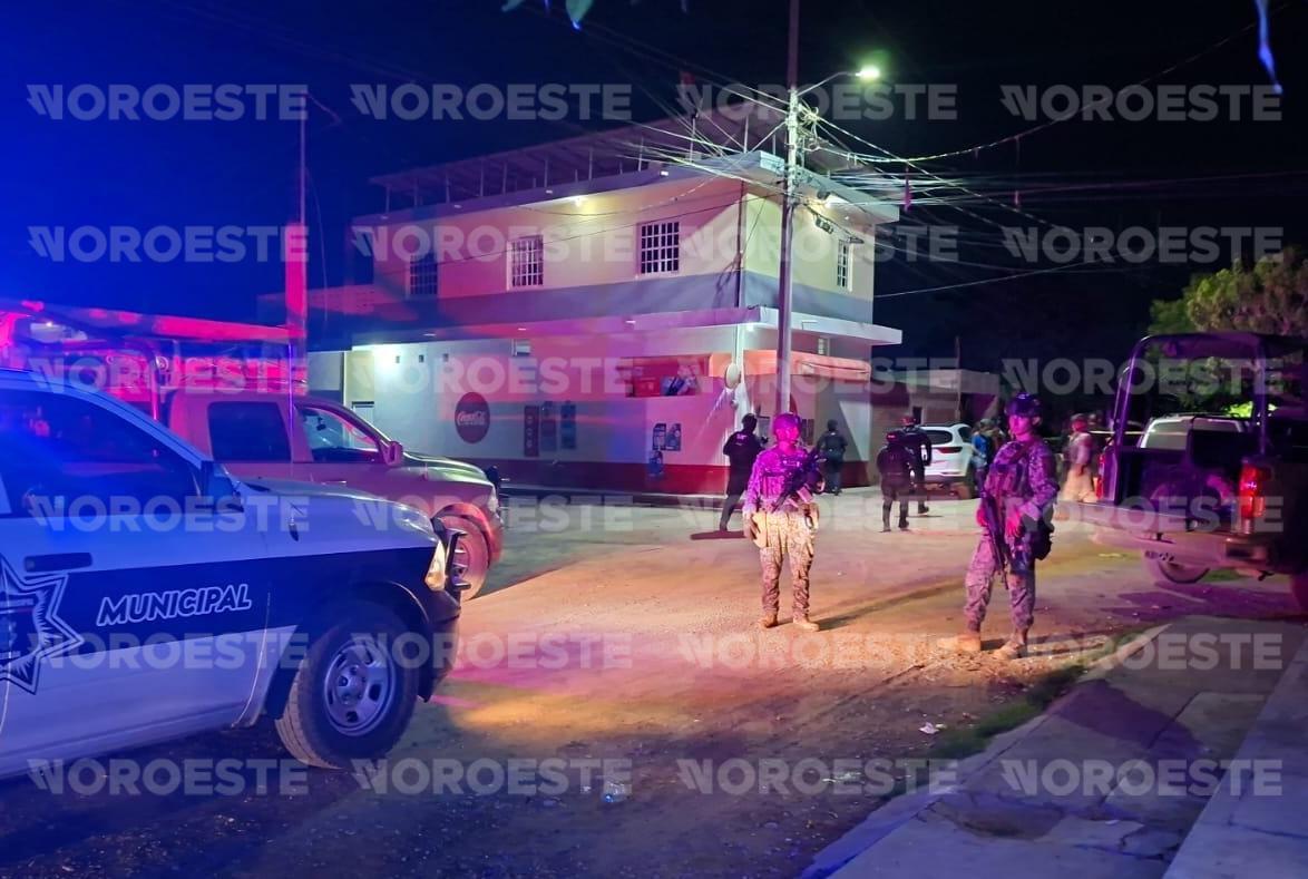 $!Lanzan artefacto explosivo contra vivienda en la Colonia Nuevo Milenio, en Mazatlán