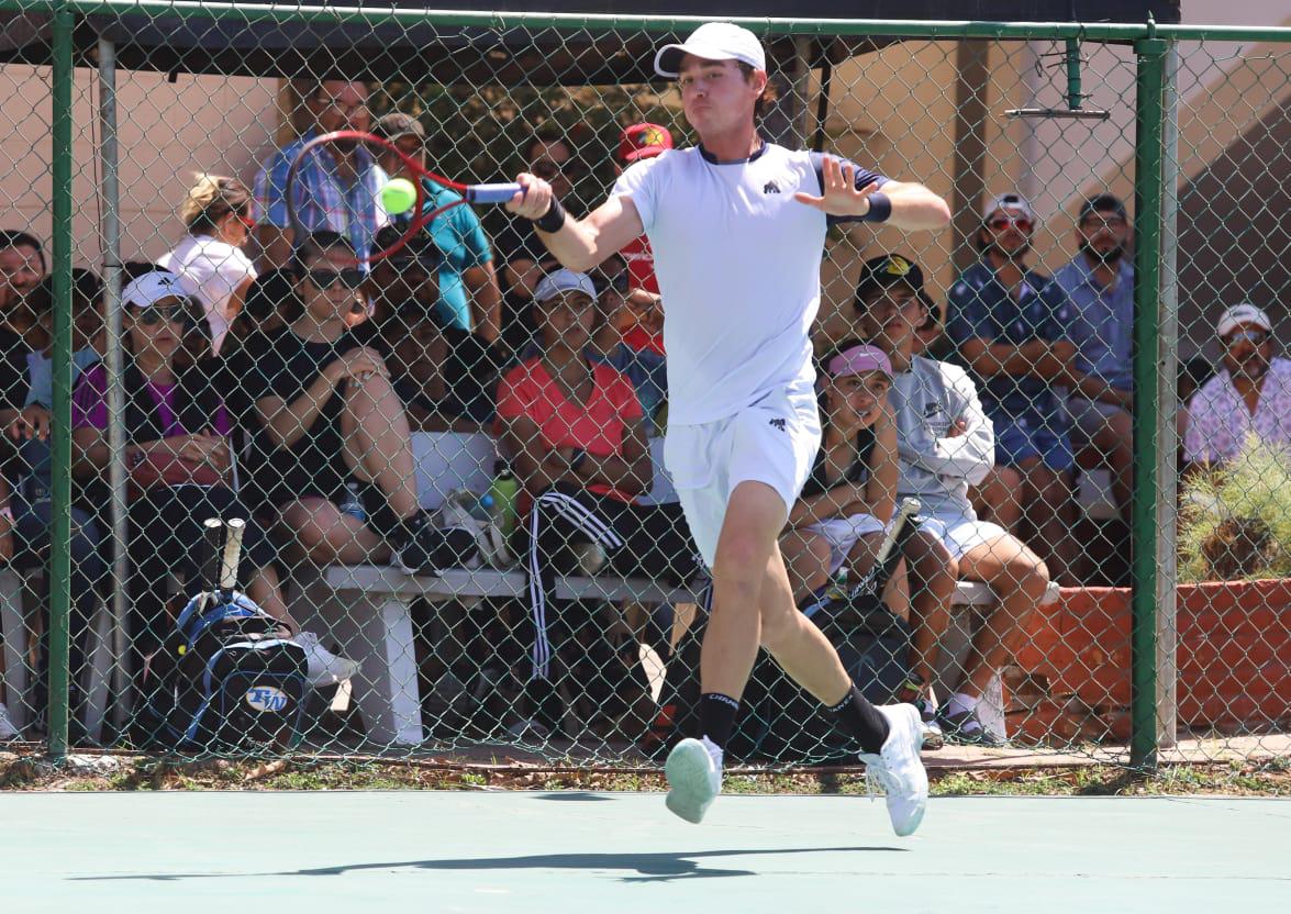 $!Luis Patiño hace valer la casa en el Nancy Grimes de Semana Santa