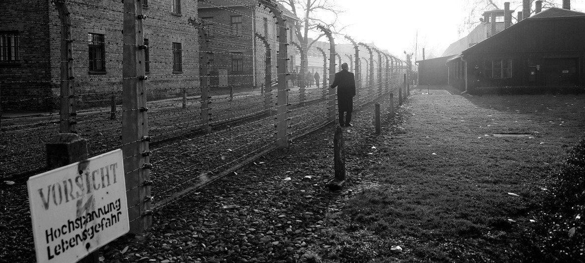 $!Imagen de archivo del campo de exterminio nazi de Auschwitz-Birkenau, en Polonia, donde murieron más de un millón de personas, en su mayoría judíos, durante la segunda Guerra Mundial.