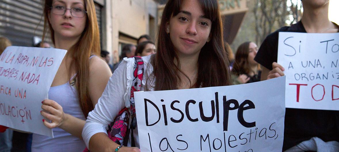 $!Protesta de mujeres en las calles de Argentina contra la violencia machista.