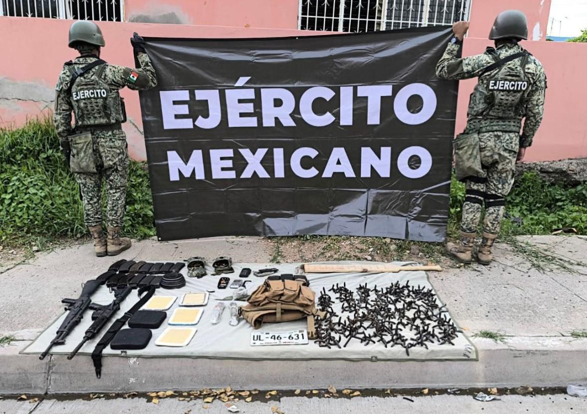 $!Camioneta asegurada por el Ejército en la colonia Libertad en Culiacán, traía explosivos, armas y ponchallantas