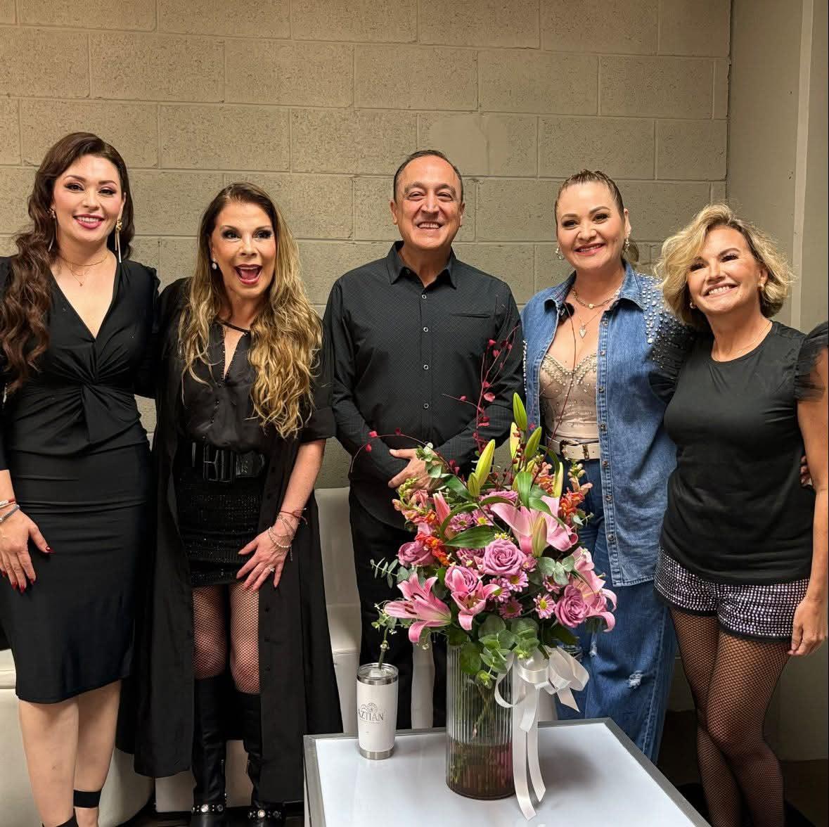 $!Las Flans acompañadas por autoridades municipales.