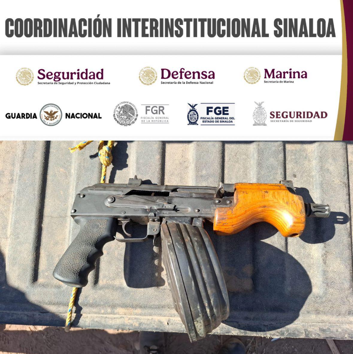 $!Aseguran vehículo con armamento en Lomas de Rodriguera, al norte de Culiacán