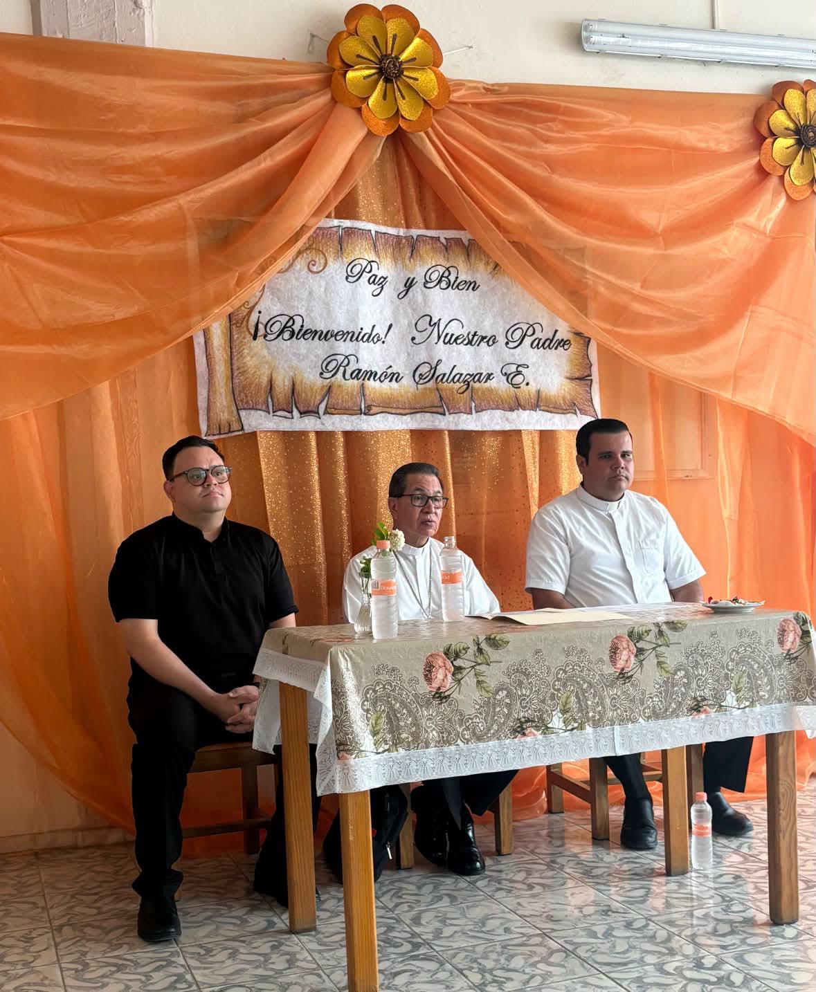 $!Se reúne Obispo designado en Mazatlán con sacerdotes, religiosas y seminaristas