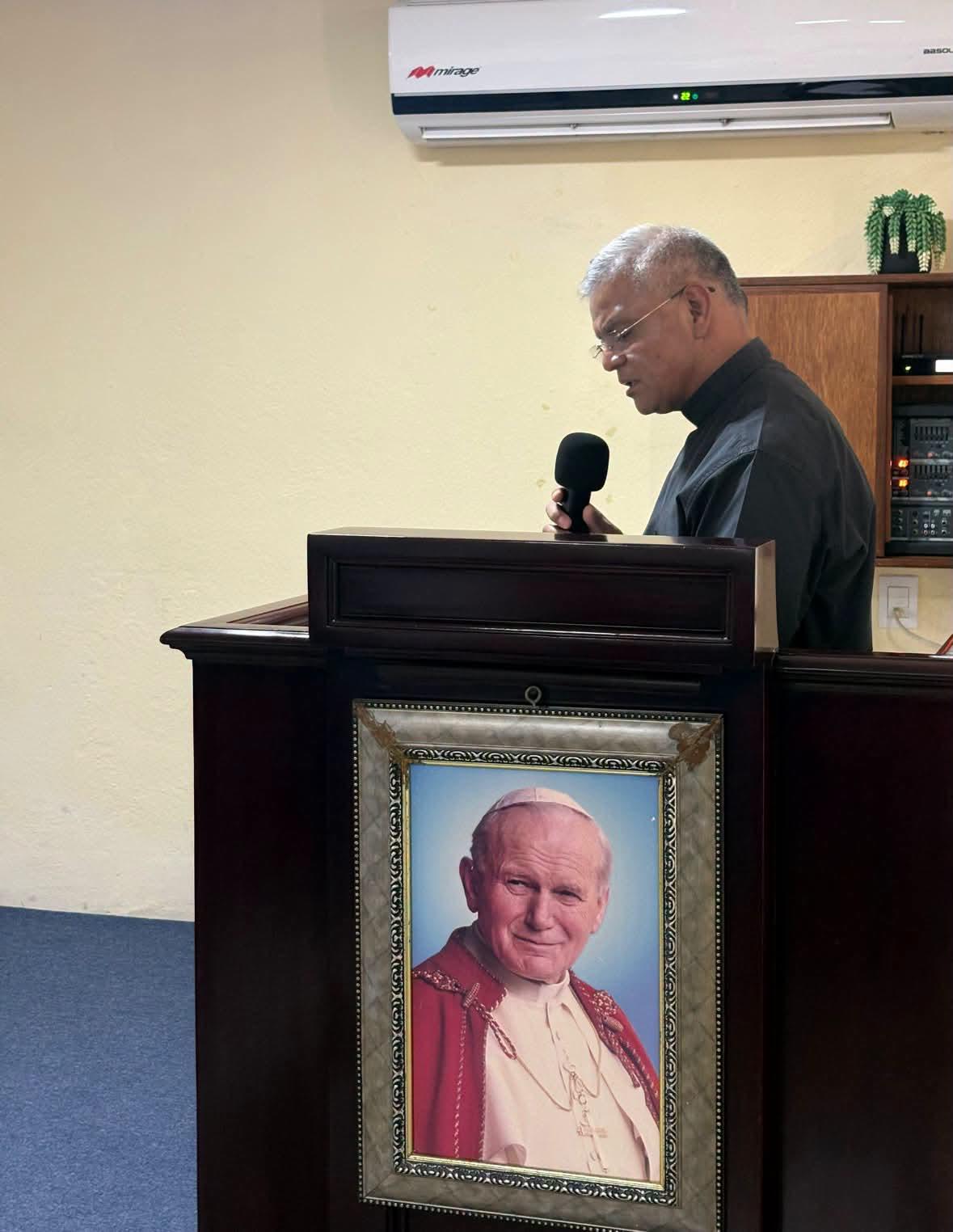 $!Se reúne Obispo designado en Mazatlán con sacerdotes, religiosas y seminaristas