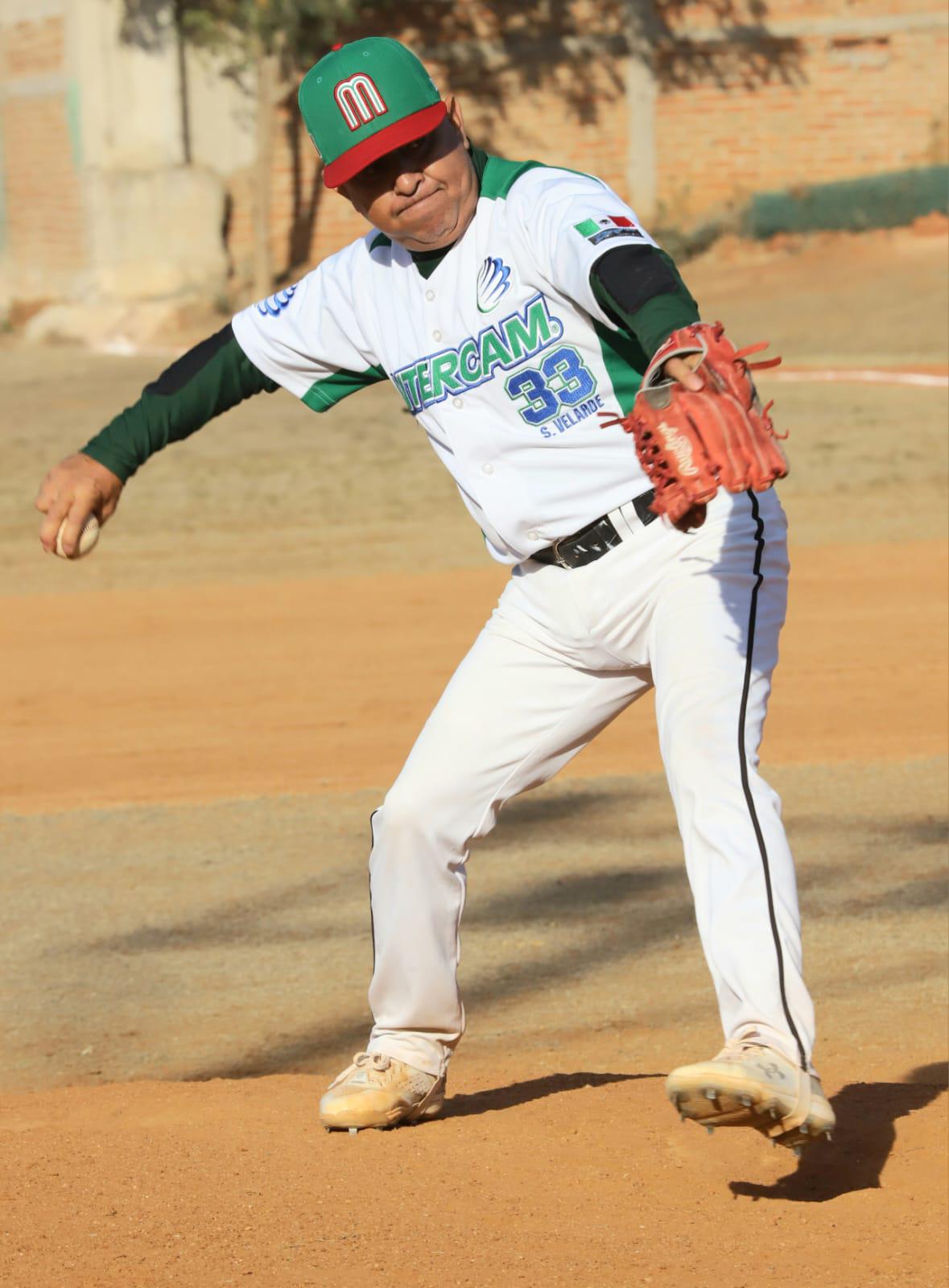 $!Familia Kelly domina duelo en la cumbre en Liga Meseros