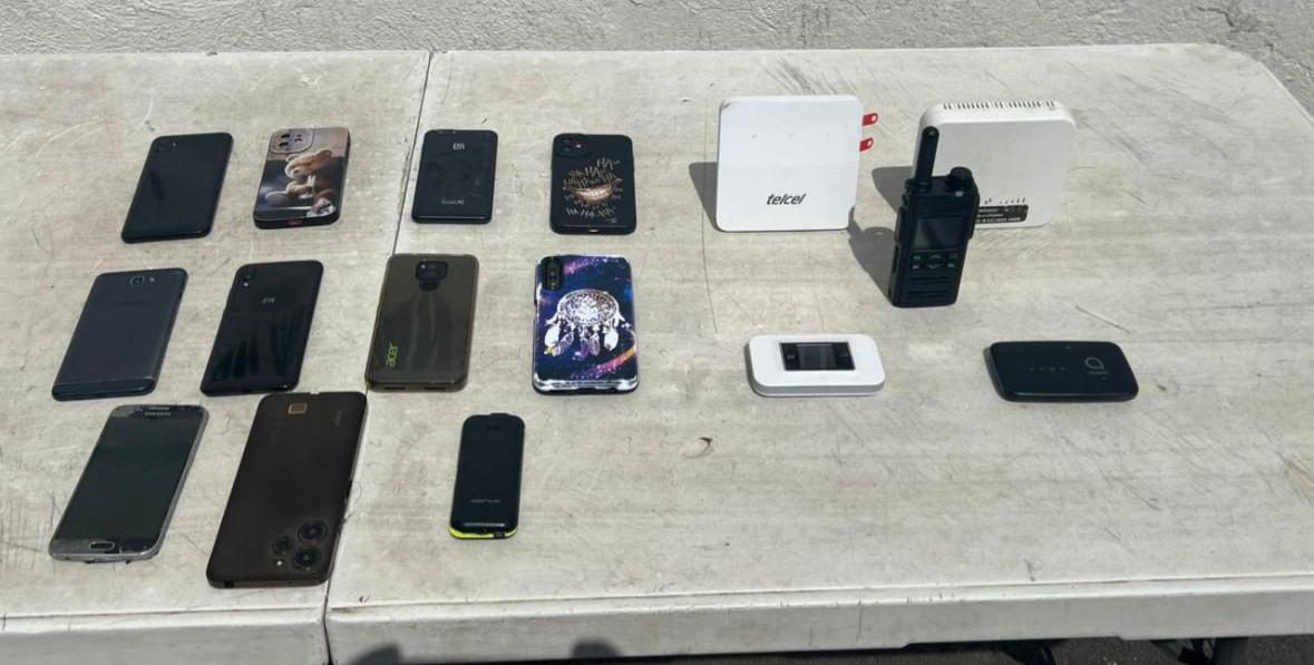 $!Aseguran objetos prohibidos durante revisión en penal de Aguaruto, Culiacán