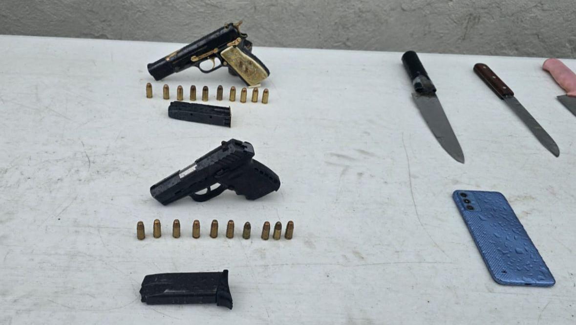 $!Aseguran armas, cuchillos y celulares tras revisión en el penal de Aguaruto, Culiacán