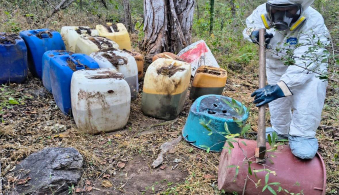 $!Ejército asegura más de 10 mil litros de precursores químicos en Culiacán y Cosalá