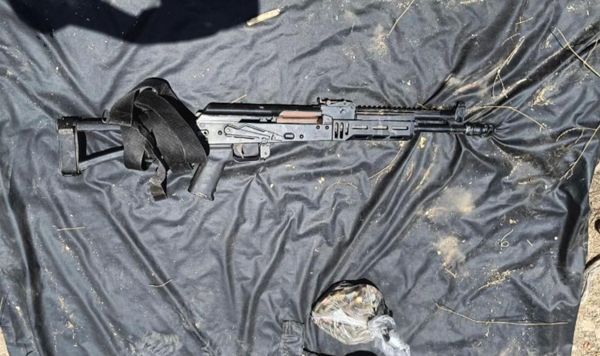 $!Ejército Mexicano decomisa arsenal y detiene a cuatro personas en operativos en Culiacán