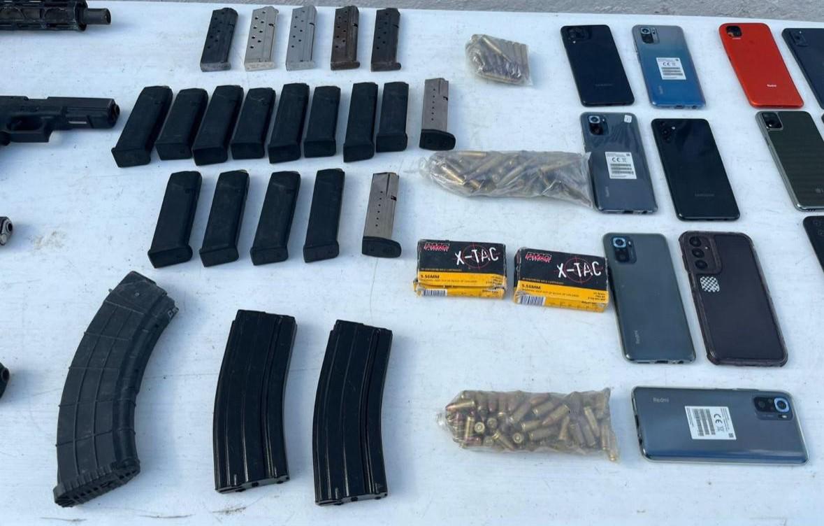 $!Revisan tres módulos del penal de Aguaruto; decomisan armamento y radios