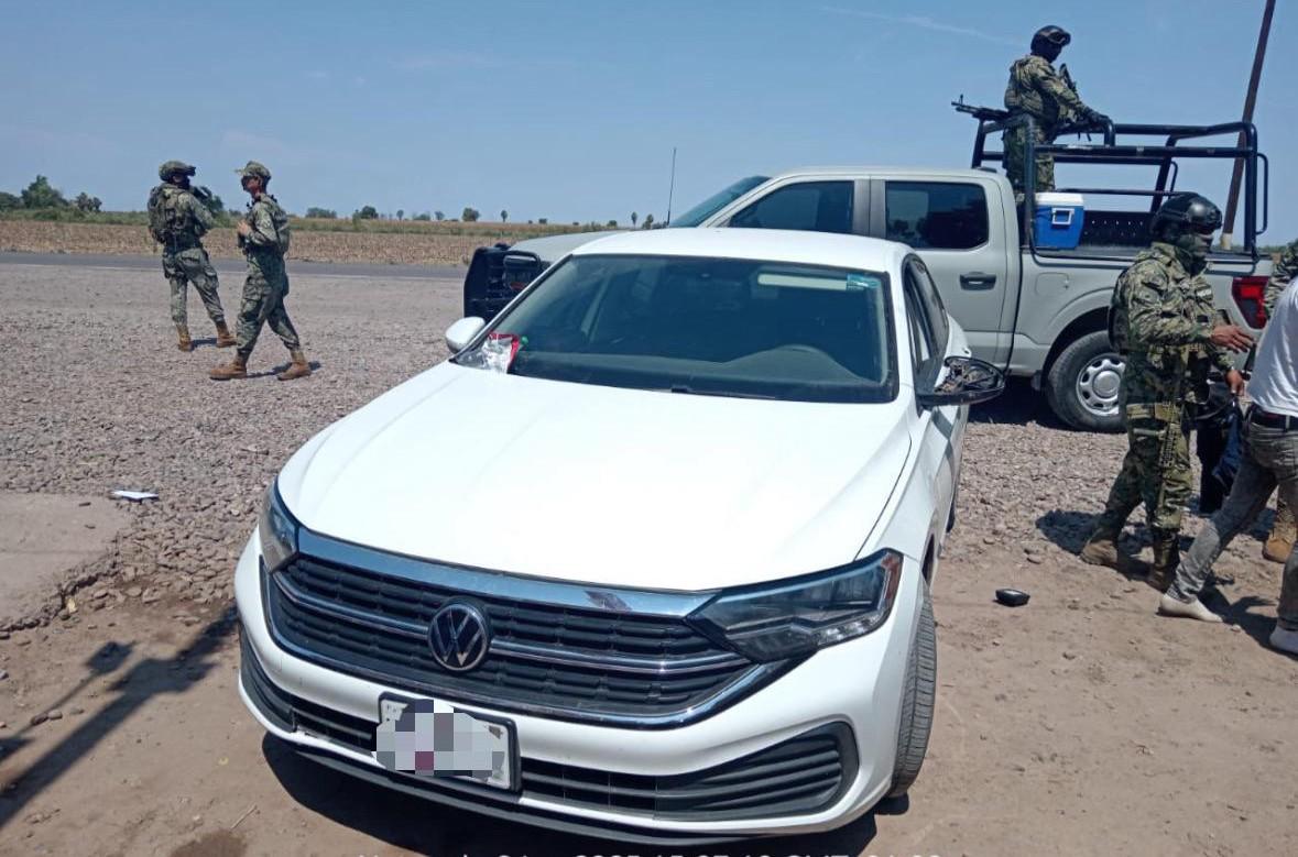 $!Marina detiene a cuatro hombres con arsenal y vehículo robado en Navolato