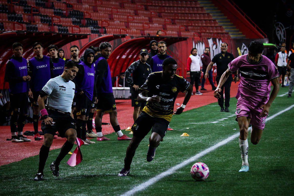 $!Dorados empatan en la agonía frente a Coyotes