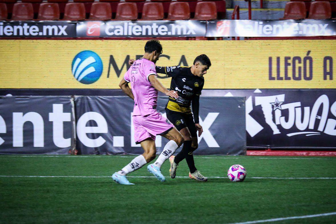 $!Dorados empatan en la agonía frente a Coyotes