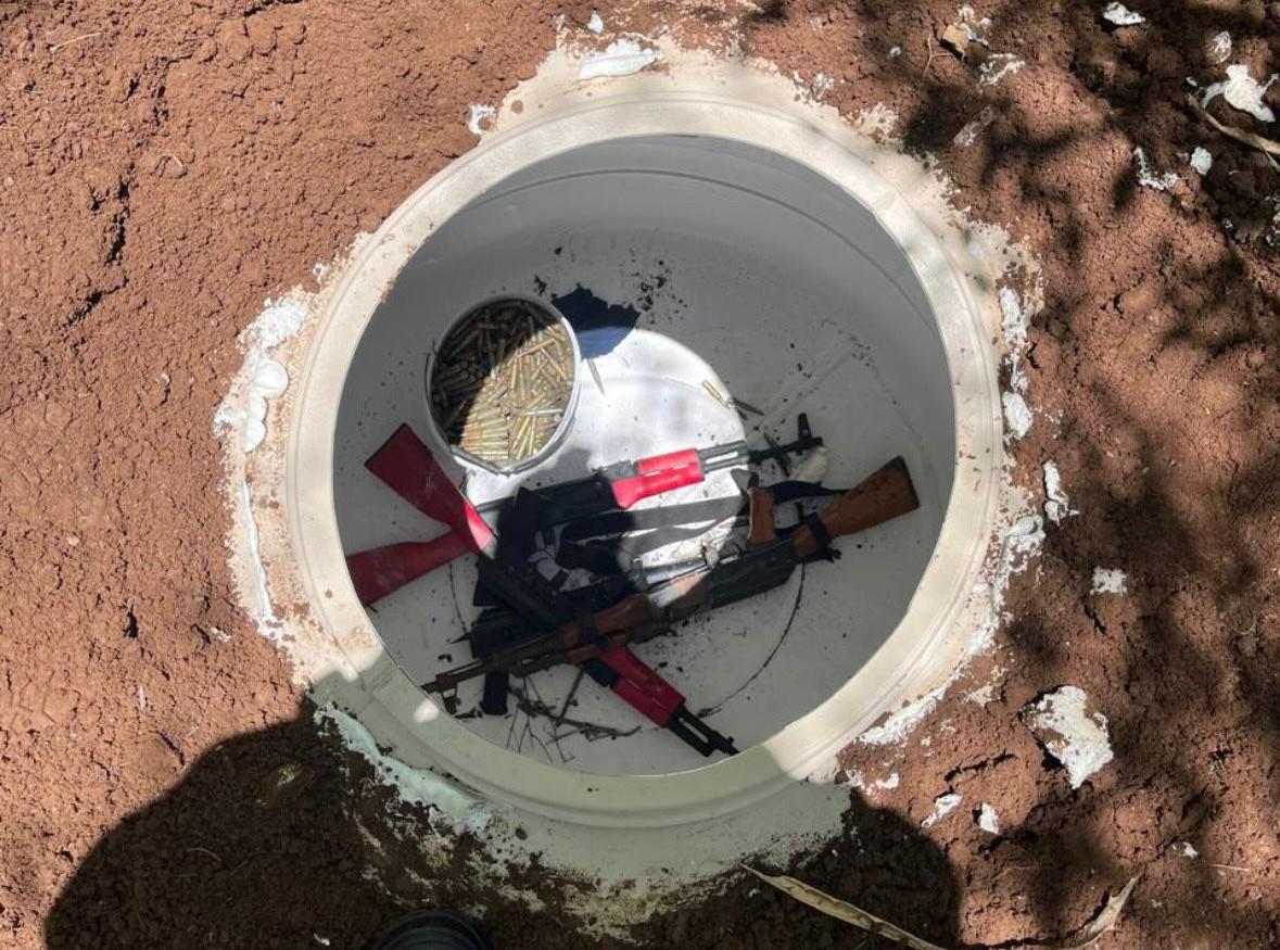 $!Aseguran 22 kilos de metanfetamina y armas durante operativo en Navolato