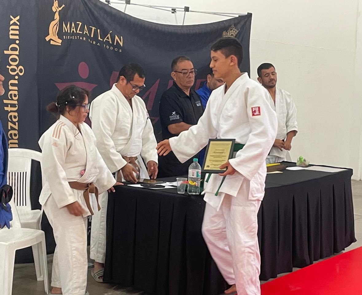 $!Judocas de Rosario y Mazatlán se gradúan en niveles de grados kyu