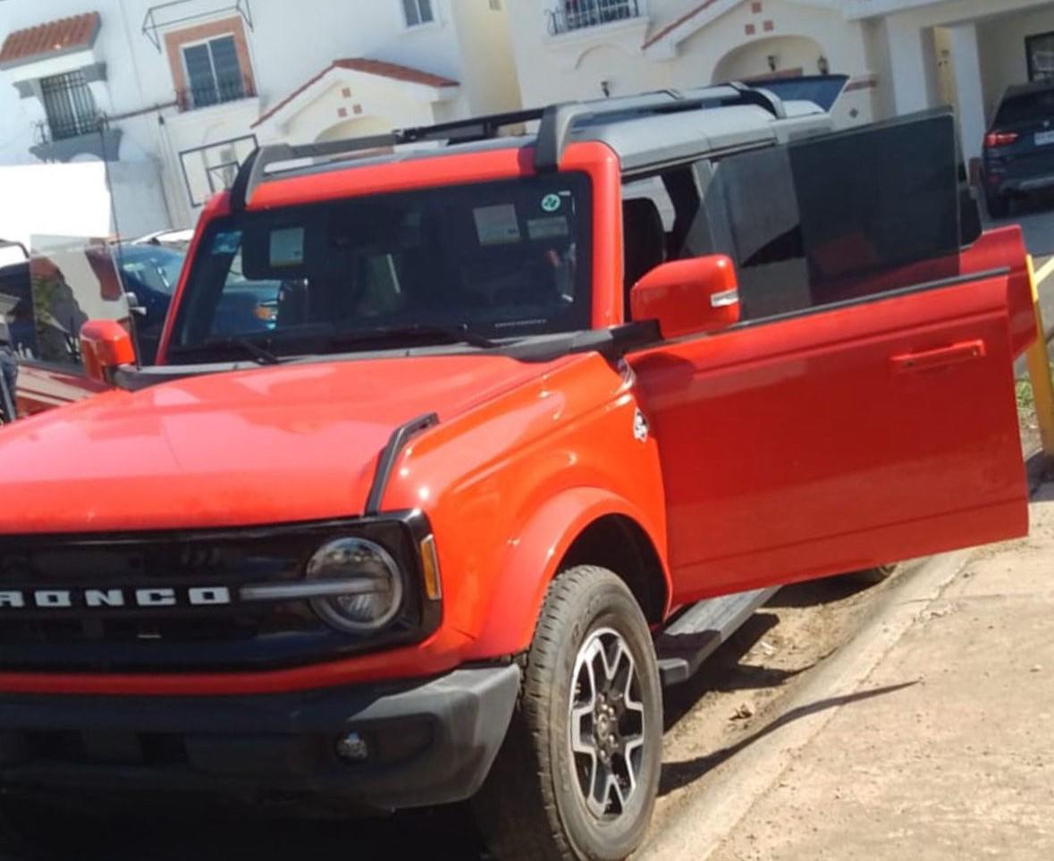 $!Aseguran vehículos robados y 2 mil pastillas de posible fentanilo en Culiacán