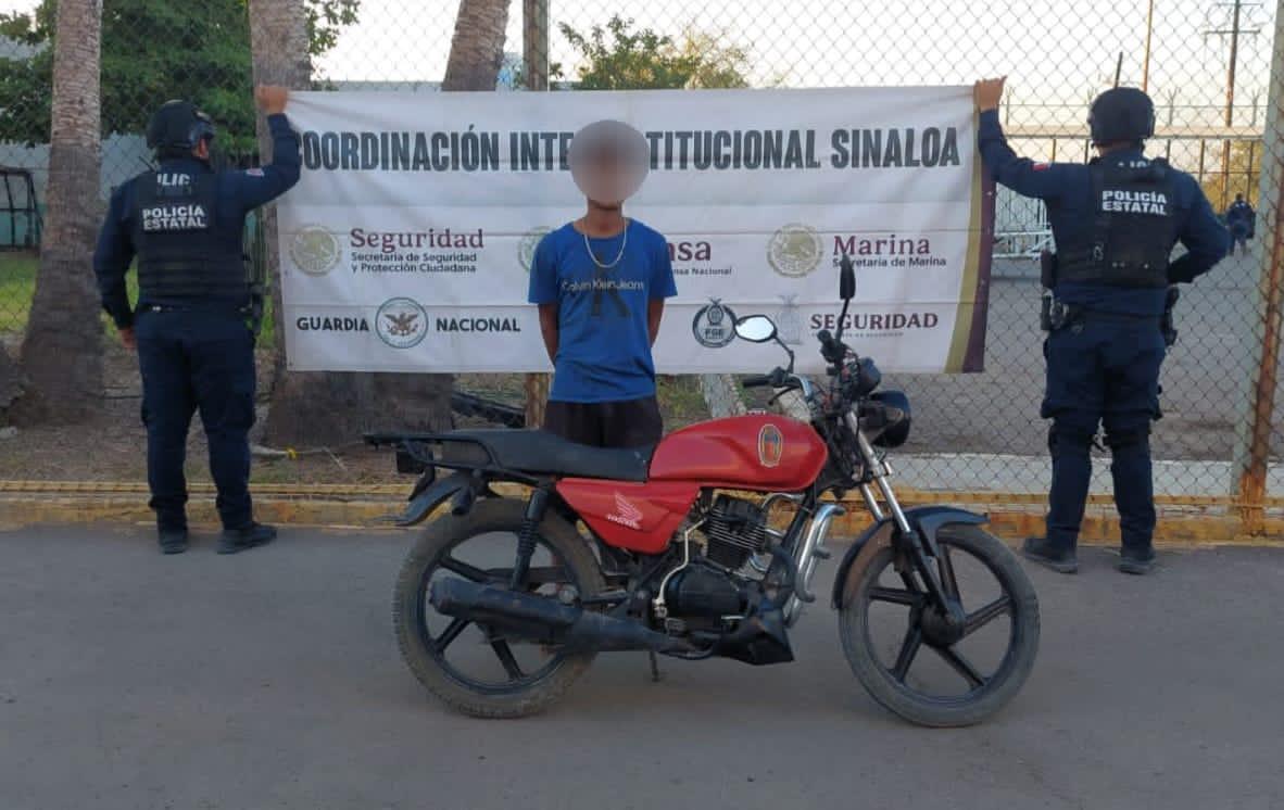 $!Aseguran dos vehículos con reporte de robo en Navolato; hay un detenido