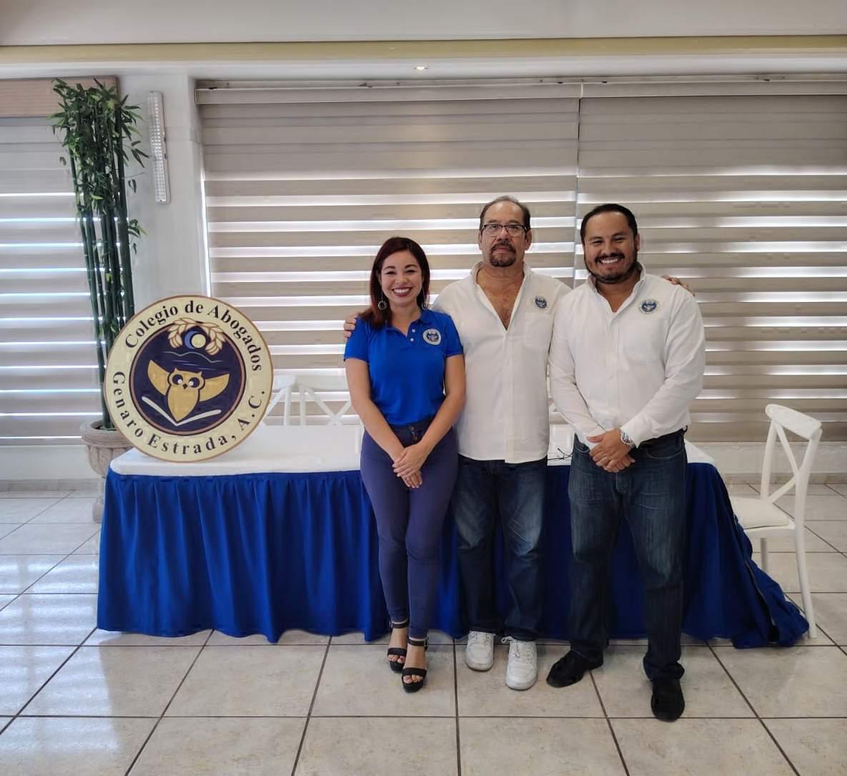 $!Martín Morales Silva entre sus hijos, Adriana y Martín.