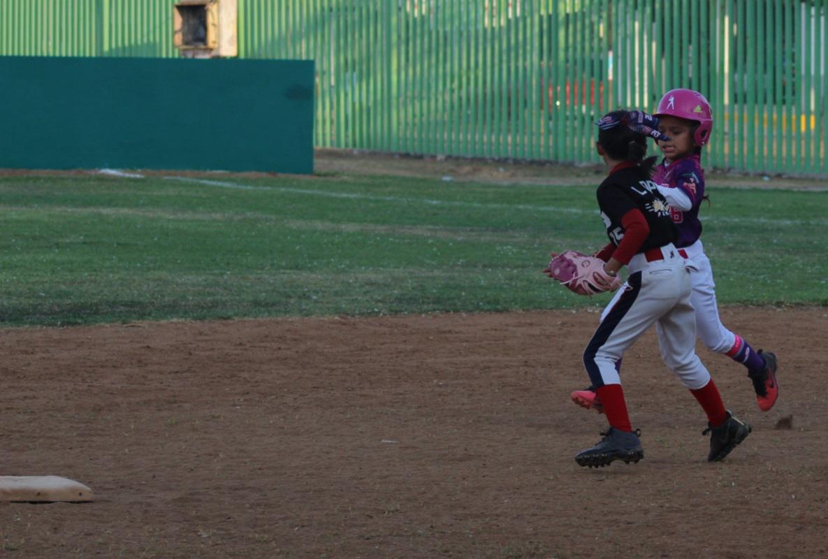 $!Mazatlán se corona en la Sub 8 del Estatal de Softbol Femenil