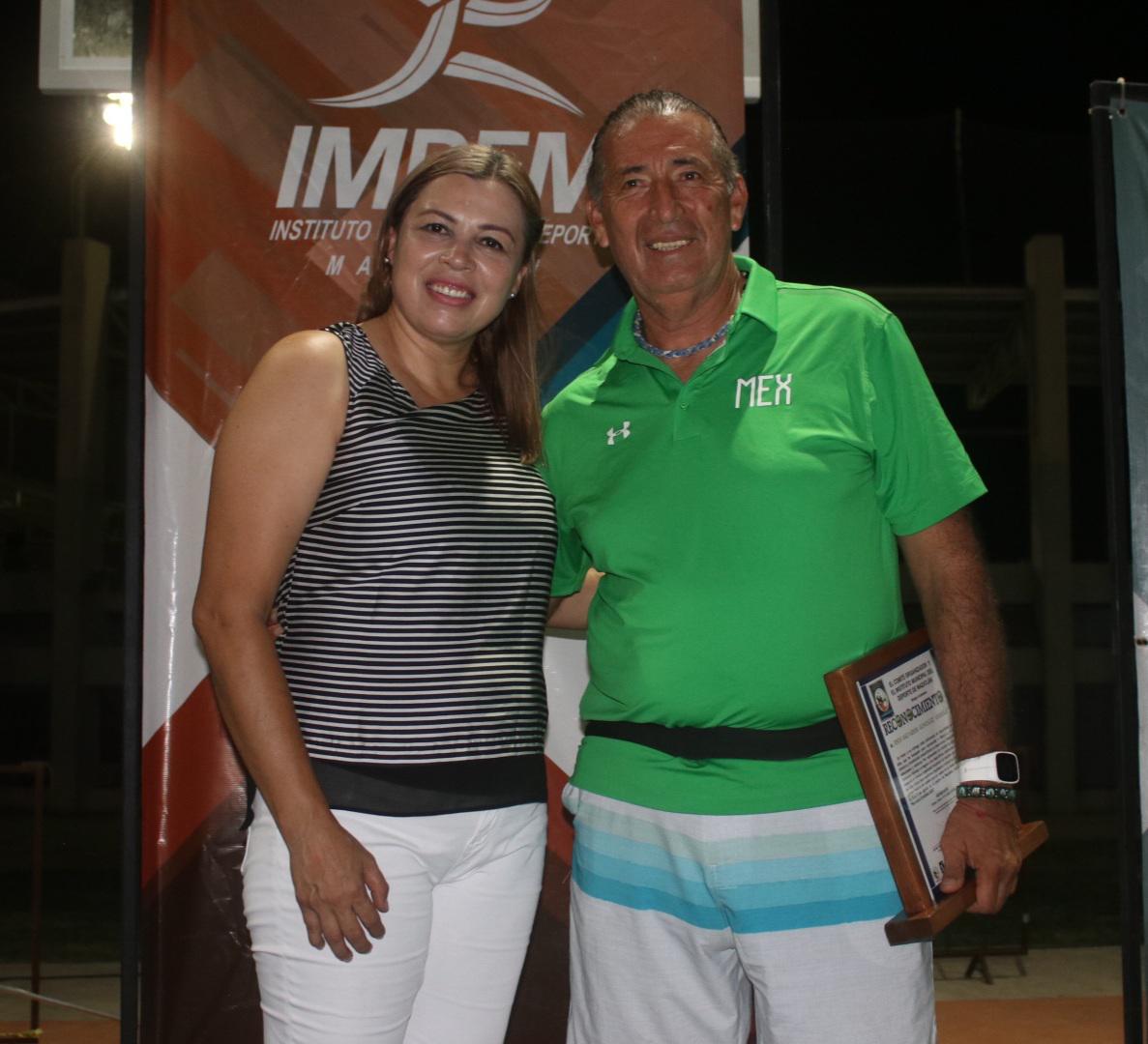 $!‘Apapachan’ a Salvador González en Primer Festival de Voleibol de Sala