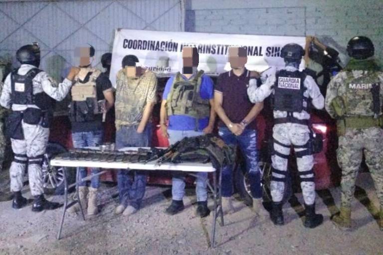 Confirman detención de 4 hombres con armas y equipo táctico en Mazatlán