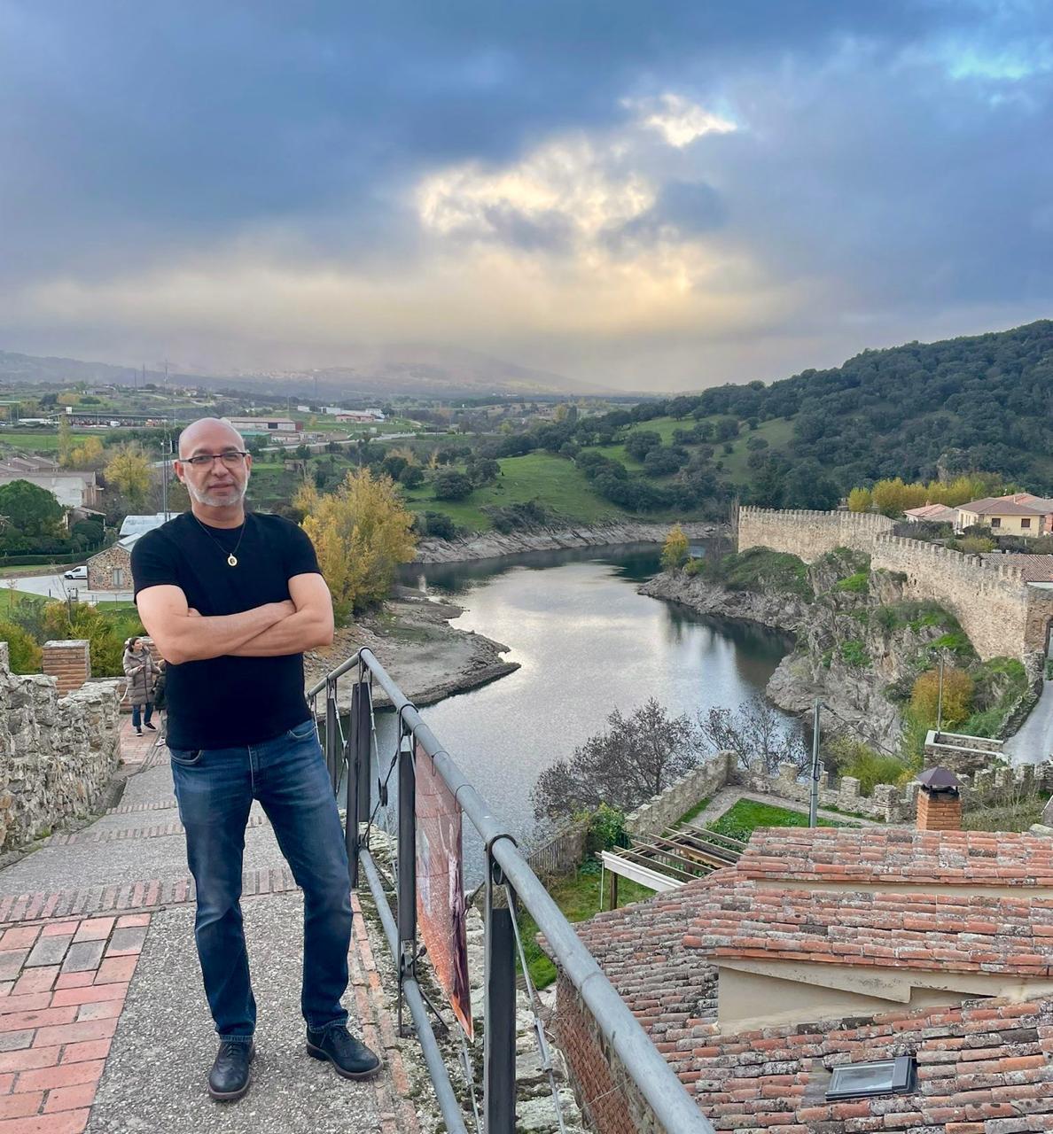 $!El escritor es originario de Ciudad Insurgentes (La Toba) BCS, radica actualmente en España.