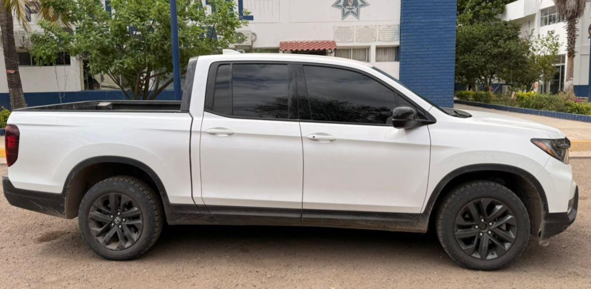 $!Detienen a civil con arsenal y droga en Navolato; incautan fusiles AK-47 y un vehículo