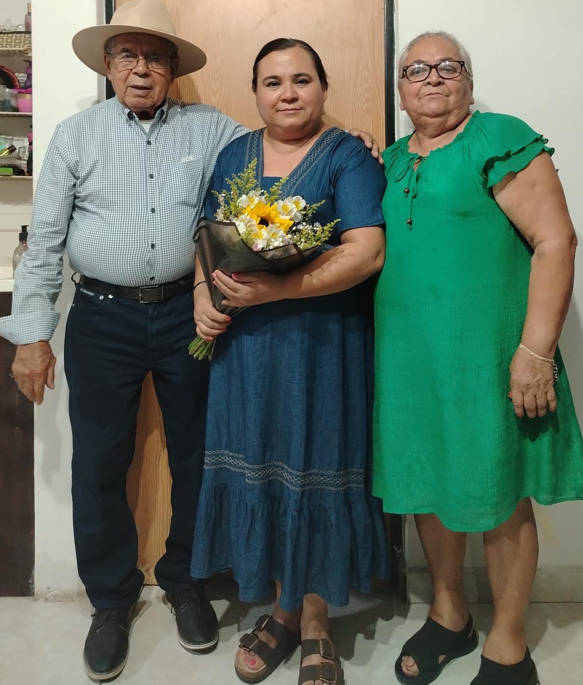 $!Noelia compartió este momento con sus padres Erasmo Aguilar y María Juana López.