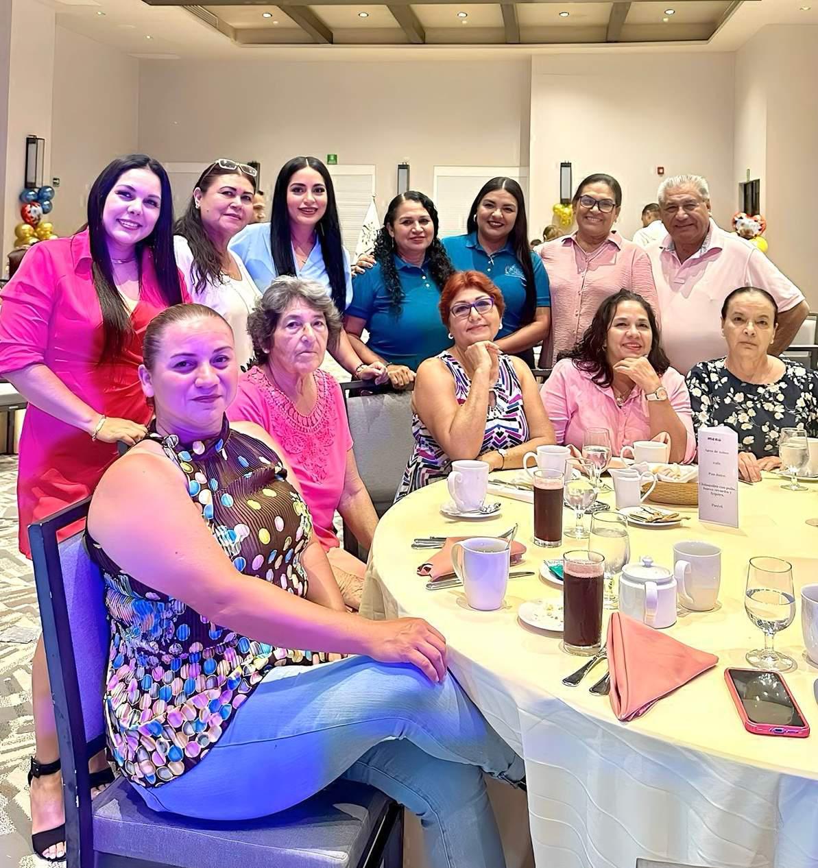 $!Los abuelitos fueron recibidos con muestras de cariño en el festejo que fue organizado especialmente para ellos.