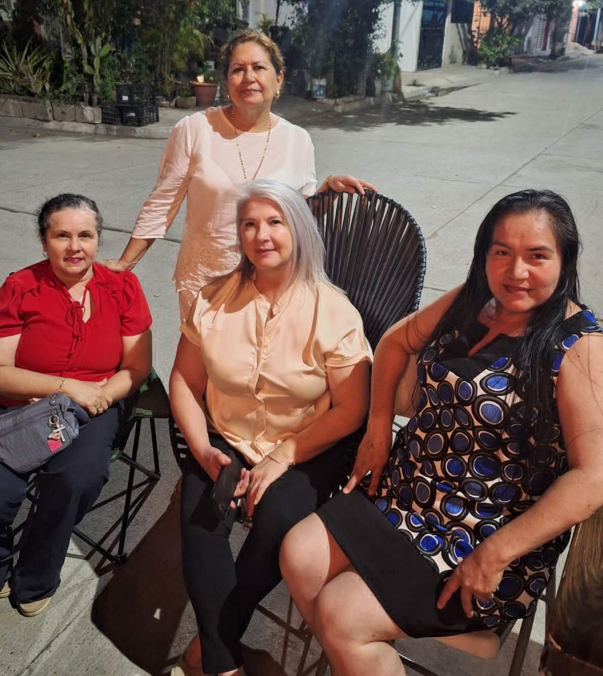 $!Rita entre Rosa Isabel Velarde, Carmen Sandoval y Martha Rábago.