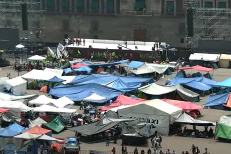 Miembros de la CNTE mantienen plantón en Zócalo CDMX, a pesar de cierre de campaña de Sheinbaum
