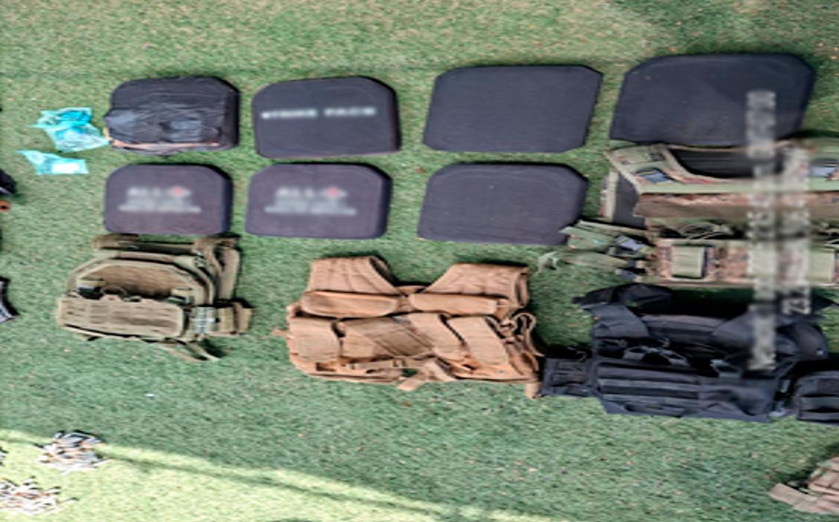$!Asegura la Marina armamento y equipo táctico en San Francisquito, Mazatlán