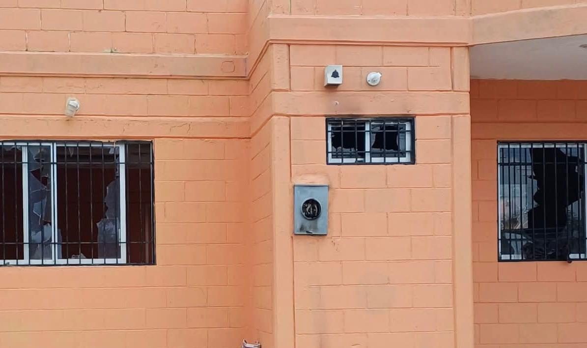 $!De nueva cuenta, vandalizan guardería que fungiera como base de seguridad, en Rosario