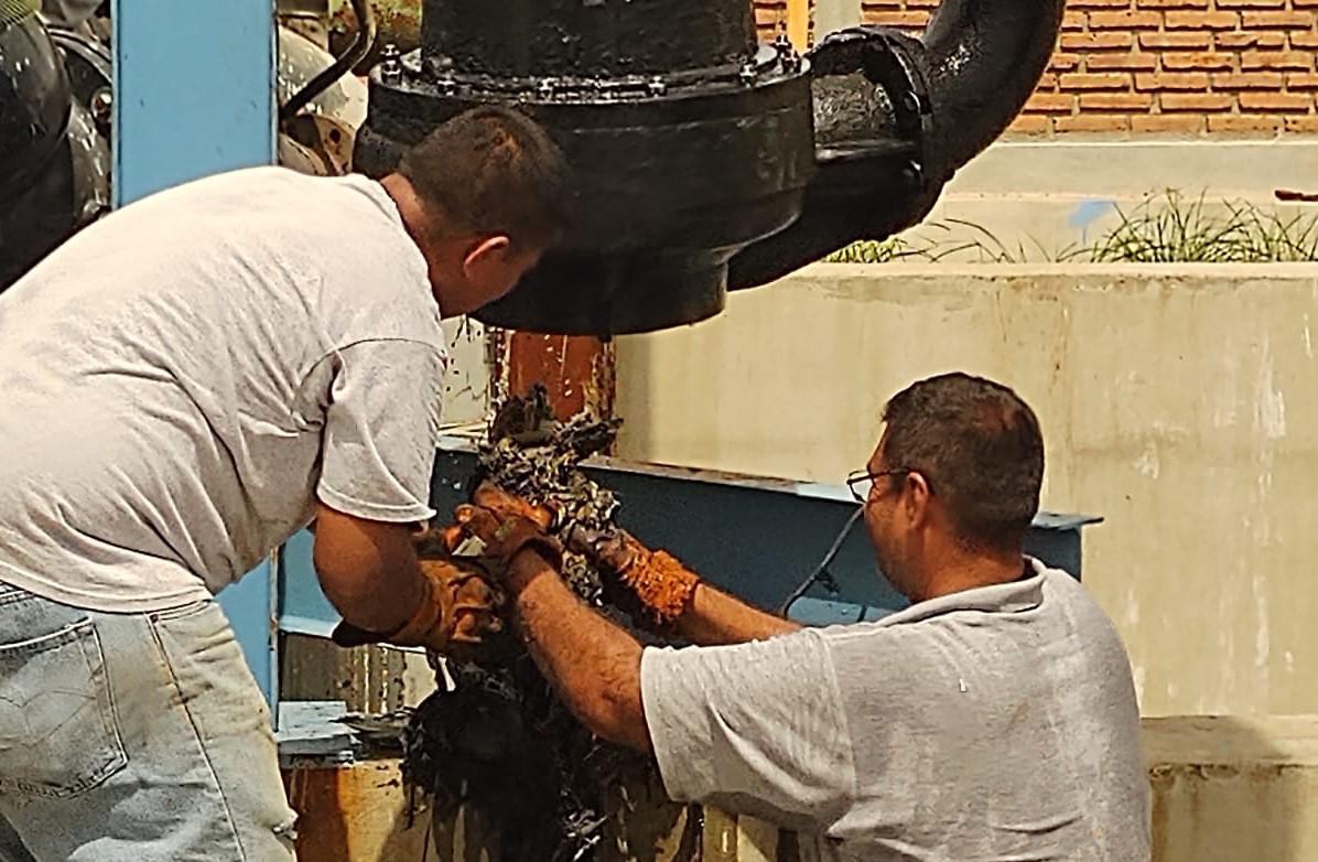 $!Gobierno de Mazatlán llama a no arrojar basura al drenaje y alcantarillado, para evitar inundaciones