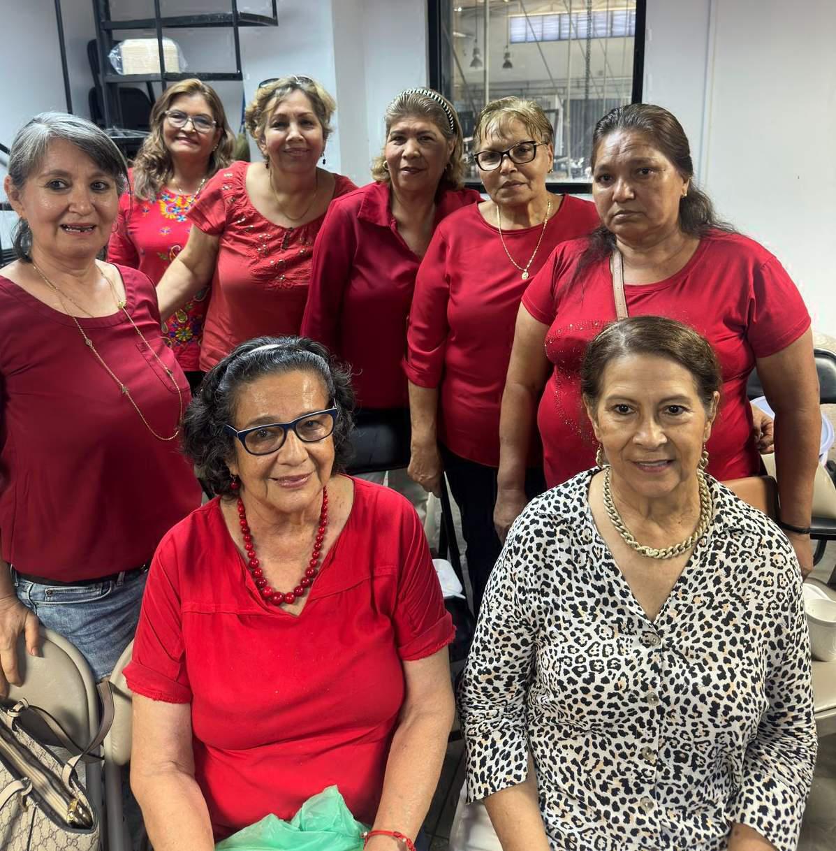 $!Yadira Rodríguez, Rocío Sánchez, Irma Hernández, Santi Pérez, María Victoria Esparza y Rosa Esparza, Carmela Villavelázquez y Soledad Quintero.