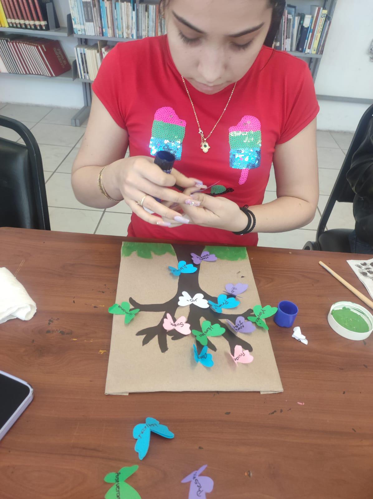 $!También se realizó el taller “Las medallas que tintineaban”.