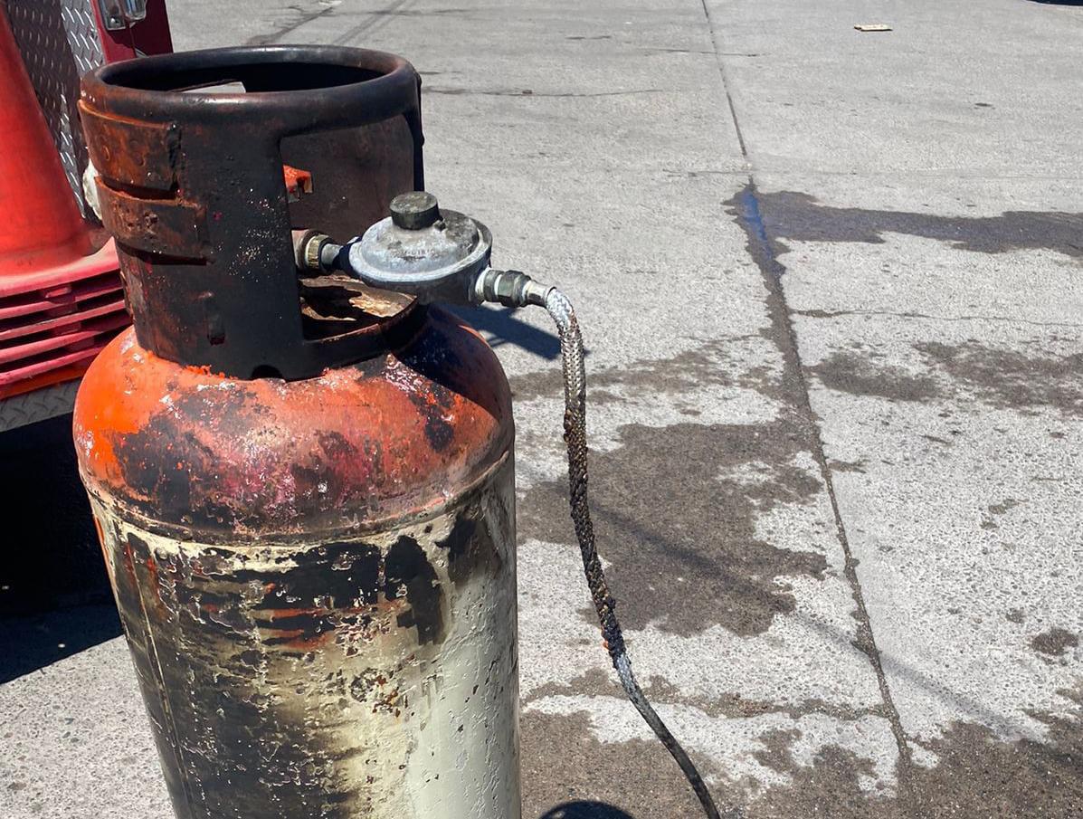 $!Propietario de vivienda resulta lesionado en conato de incendio en Mazatlán