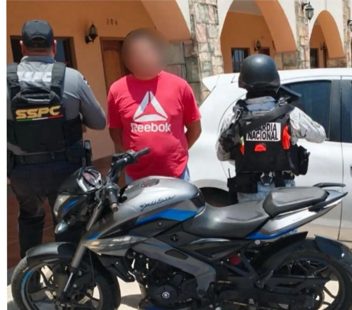 $!Detienen a siete personas en Rosario, dos de ellos menores y una mujer; les aseguran drogas y vehículos