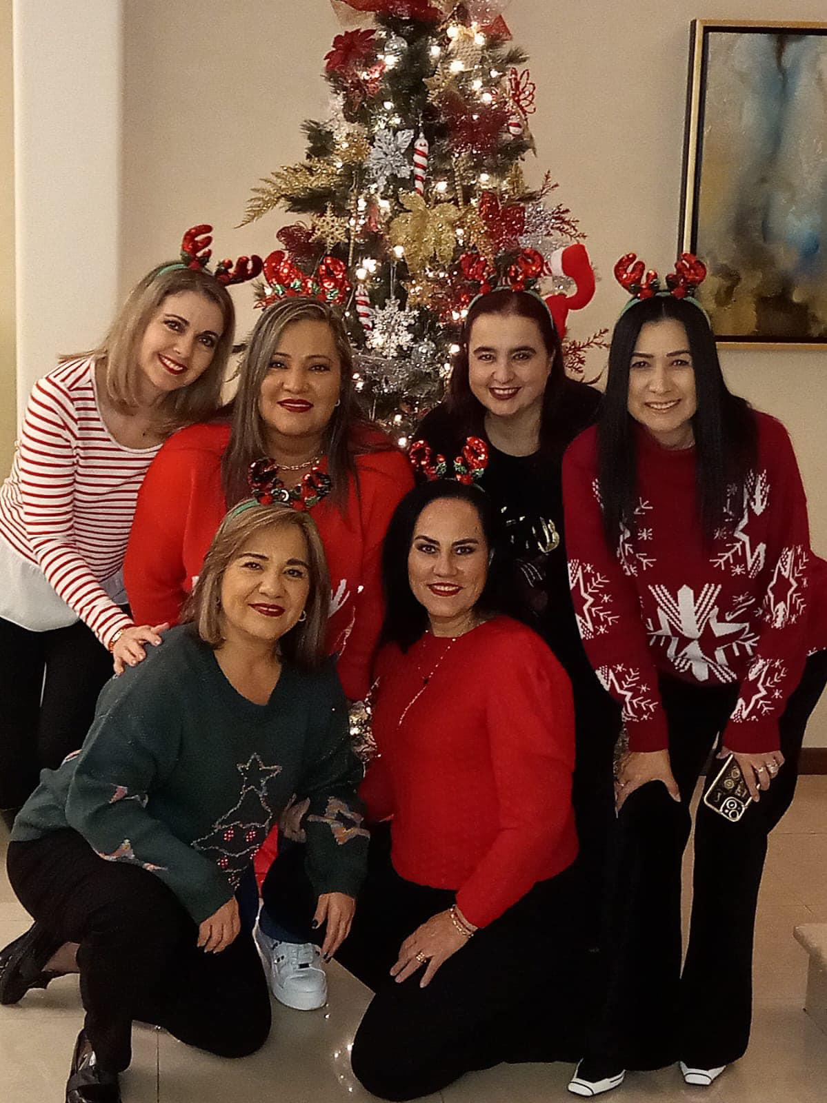 $!Ex compañeras de la entonces Universidad de Occidente, Nelly Chávez Ceceña, Claudia Gil Cháidez, Rocío Martínez, Karina Ochoa Villegas, Chely Viedas y Genny Escalante López.