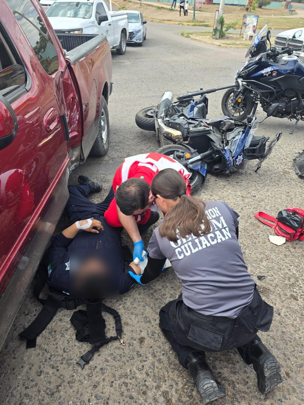 $!Policía Estatal resulta herido tras un incidente vial en la Avenida Álvaro Obregón, al sur de Culiacán