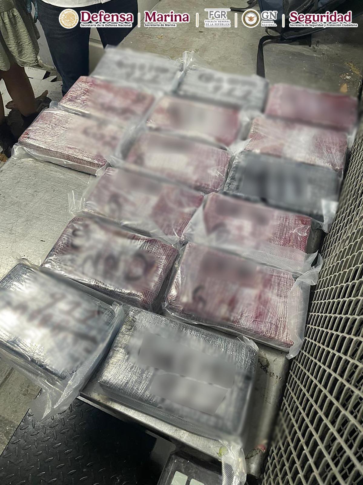 $!Aseguran 165 kilos de cocaína en el Aeropuerto de Tijuana; detienen a 11 pasajeros