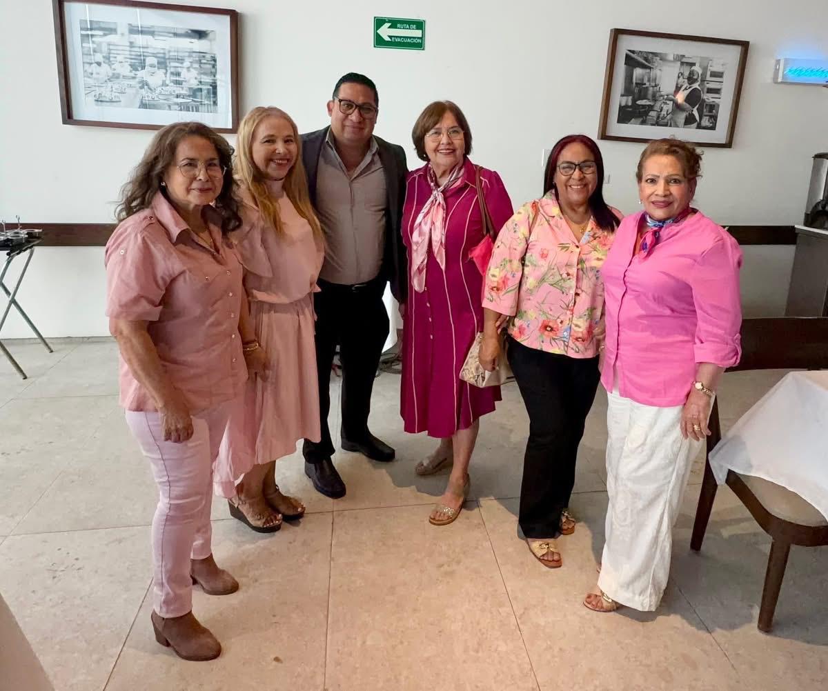 $!Compañeros de la Mesa Directiva de la Asociación Civil Jubilados de la UAS.