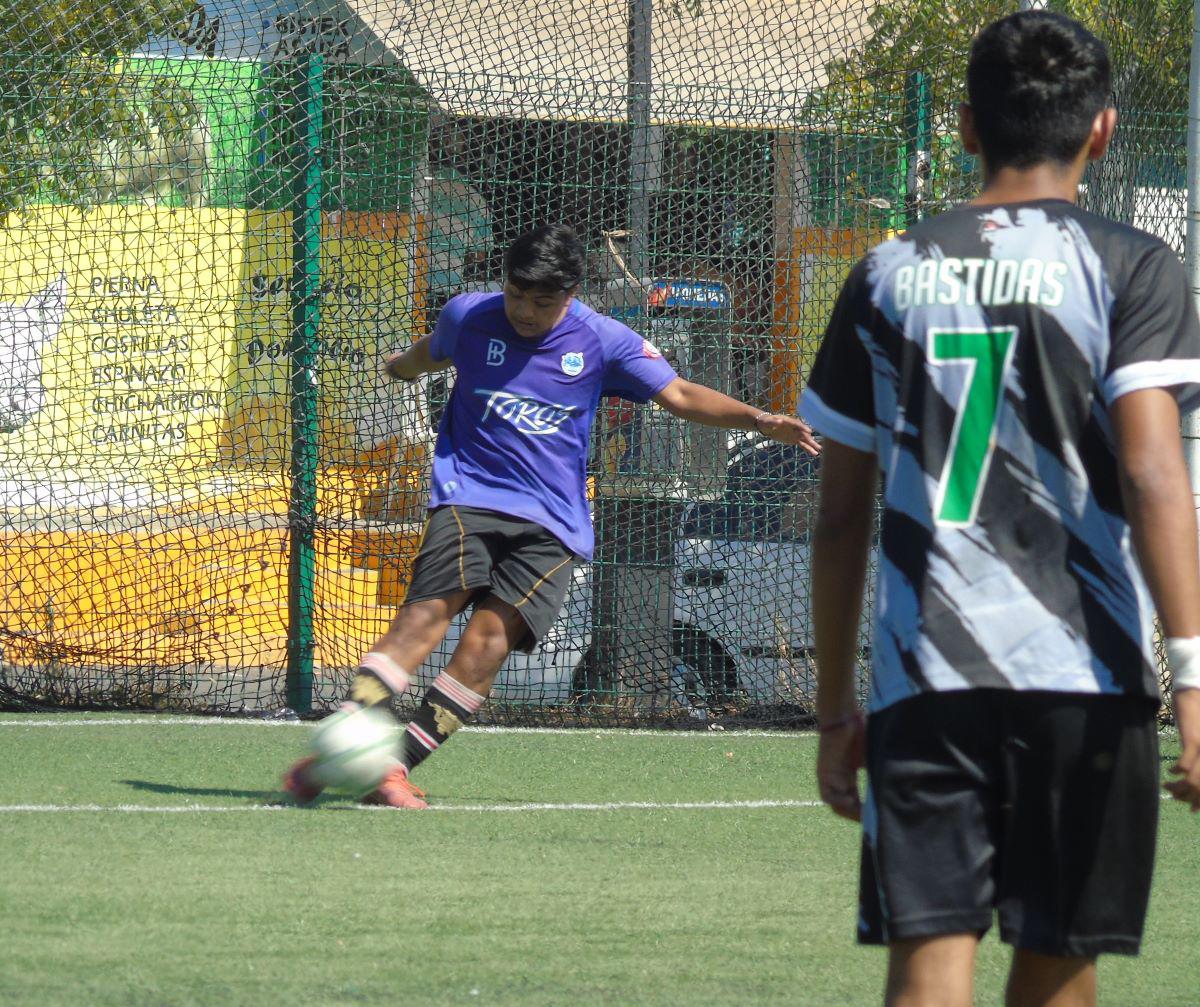 $!Prepa Mazatlán quita lo invicto a Cobaes 35 en Liga Estudiantil