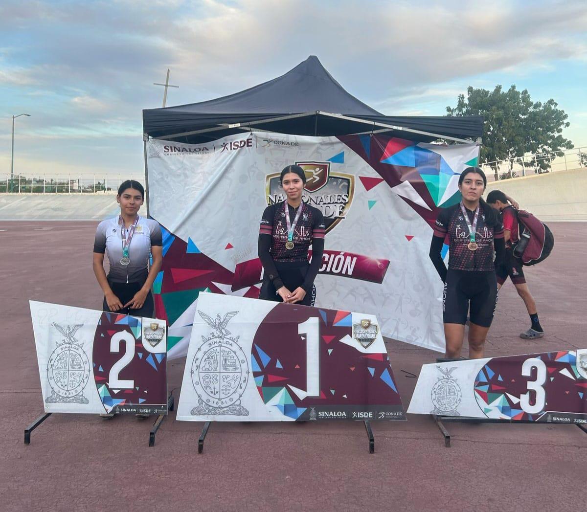 $!Agregan pedalistas mazatlecos seis medallas más en el estatal de ciclismo de Conade