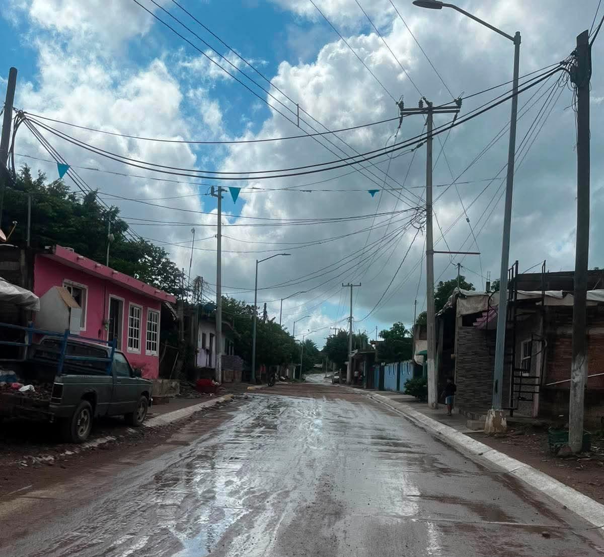 $!Vecinos de ‘El Cerro’, en Rosario, piden de ponga fin a apagones en calle principal
