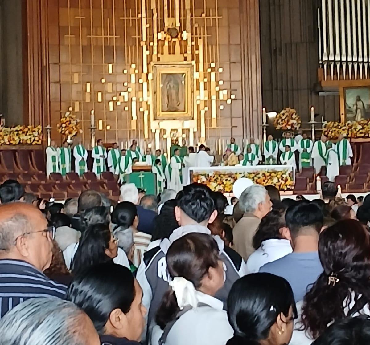 $!Peregrinos de Rosario piden por la paz de Sinaloa en Basílica de Guadalupe