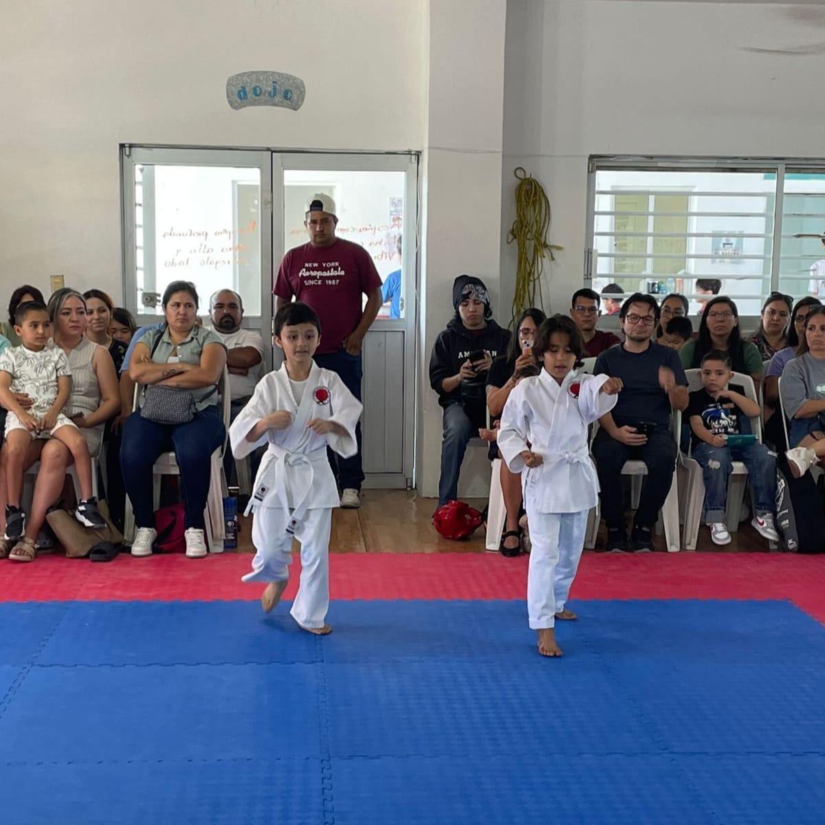 $!Muestran su calidad karatecas mazatlecos ante Kazuki Kai